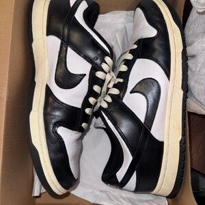 NIKE DUNKS VINTAGE PANDAS